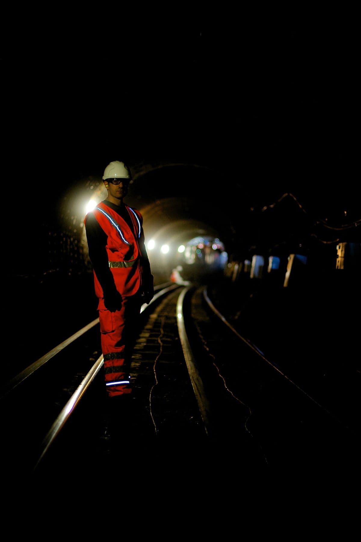 Sicherungsposten an einer Gleisbaustelle